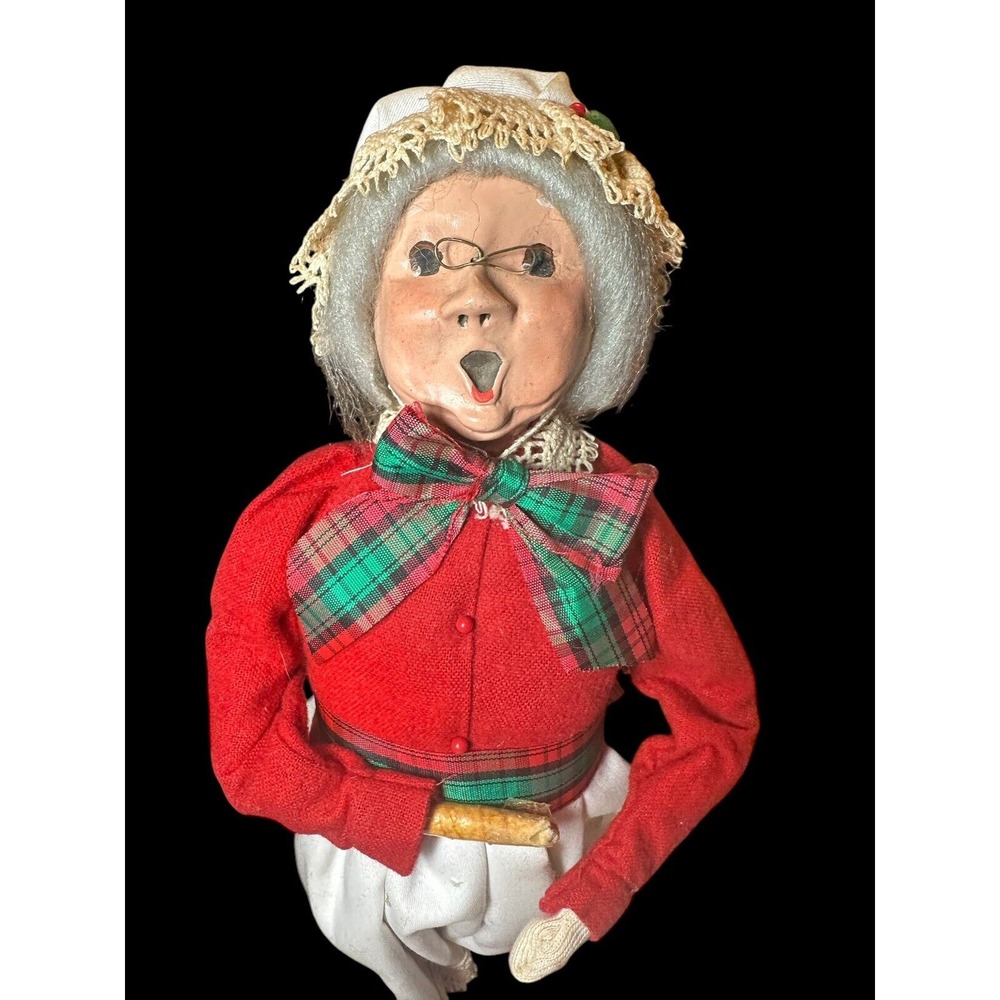 Byers Choice Caroler Cries of London 1985 Woman Bonnet Pinafore Plaid Gray 13"Ht